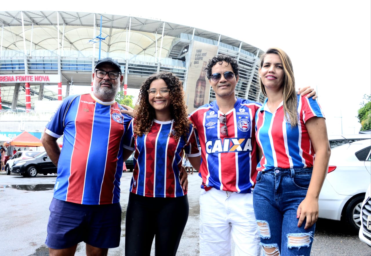 José Carlos ficou na área do estacionamento na expectativa de aguardar os portões abrirem para ter acesso a Arena Fonte Nova. Foto: Dinaldo Silva/BNews
