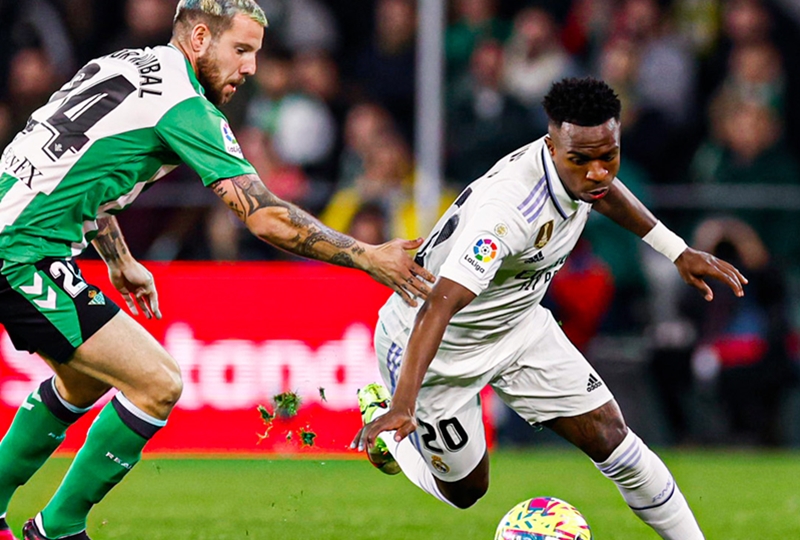 O ponta de lança acumula mais um episódio de racismo, desta vez no último domingo (5). Foto: Reprodução/Twitter/@realmadrid