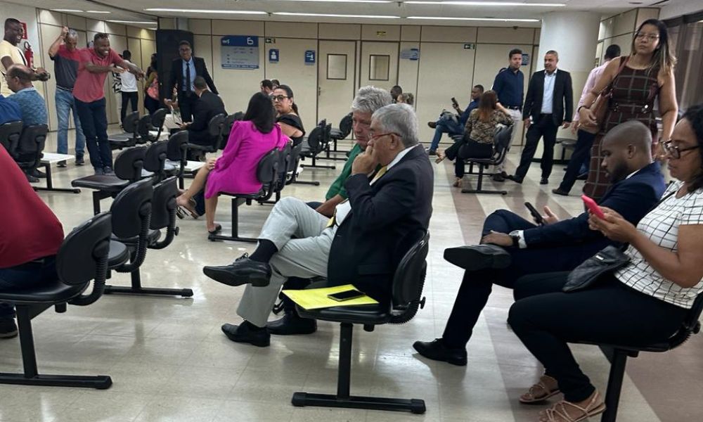 Treinador Geninho e seu advogado na Justiça do Trabalho / Foto: Reprodução