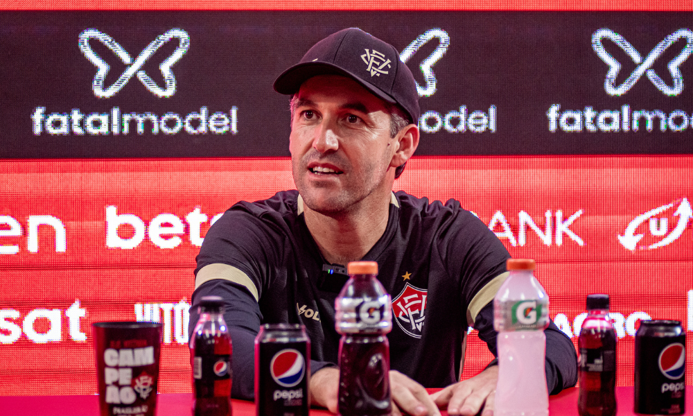 Técnico Léo Condé na coletiva pré-jogo realizada nesta terça-feira (19)