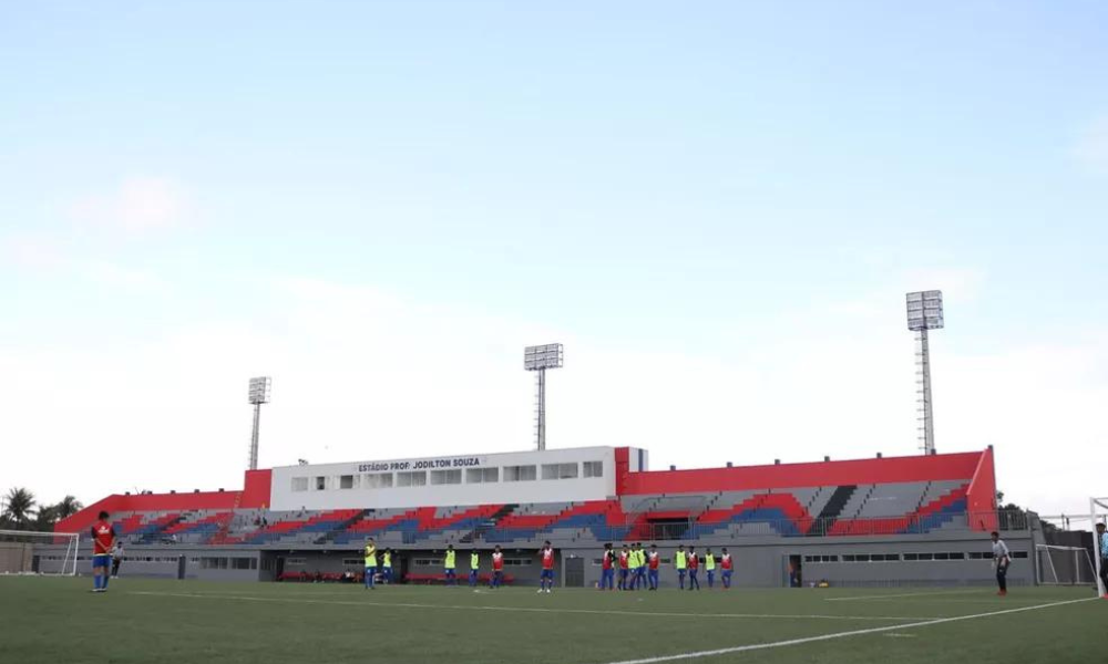 Estádio Professor Jodilton Souza, conhecido como Arena Cajueiro, em Feira de Santana