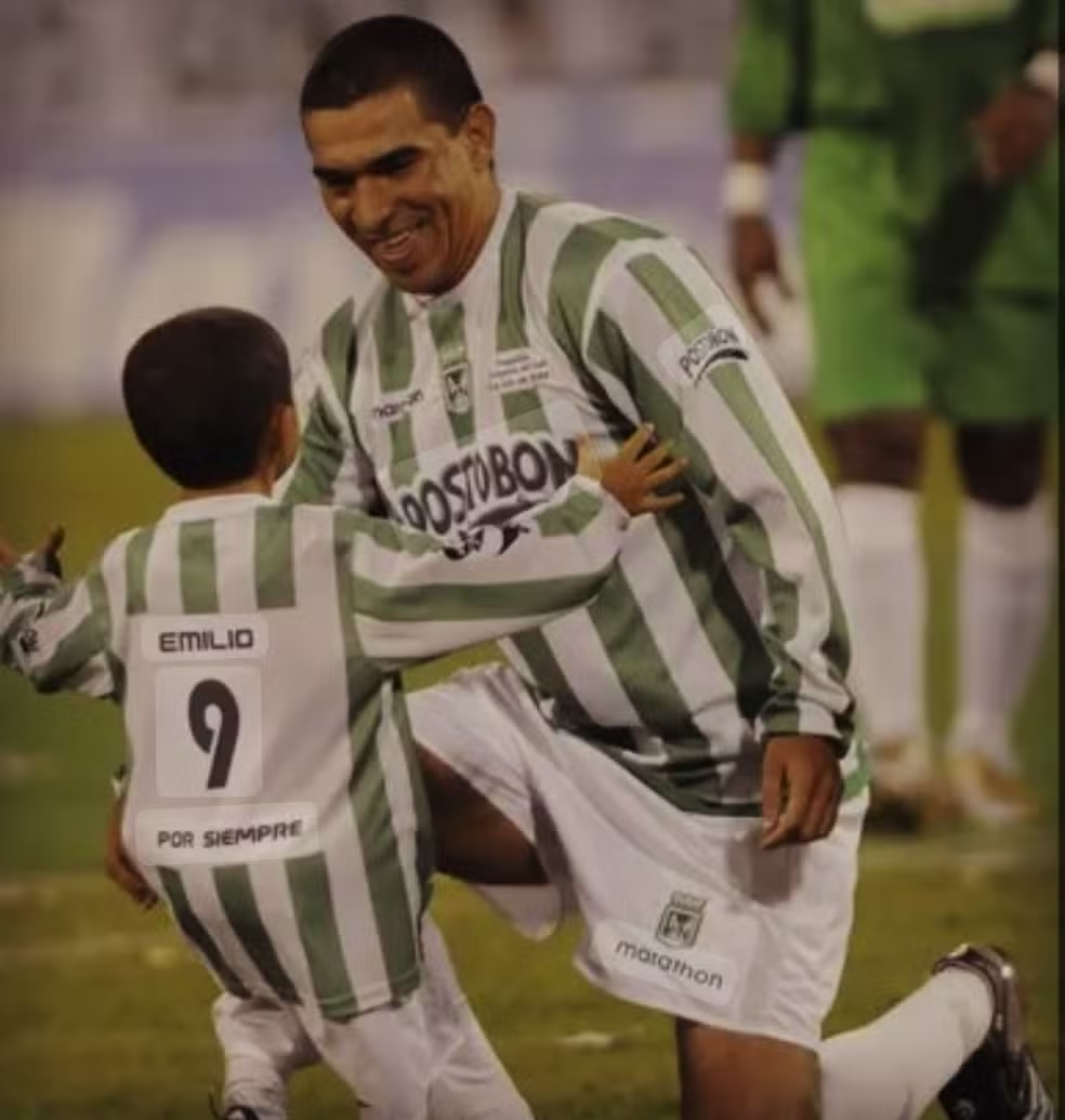 Aristizábal e seu filho quando era criança