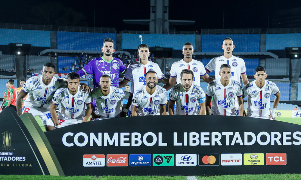 Time do Bahia no jogo contra o Boston River, no Uruguai