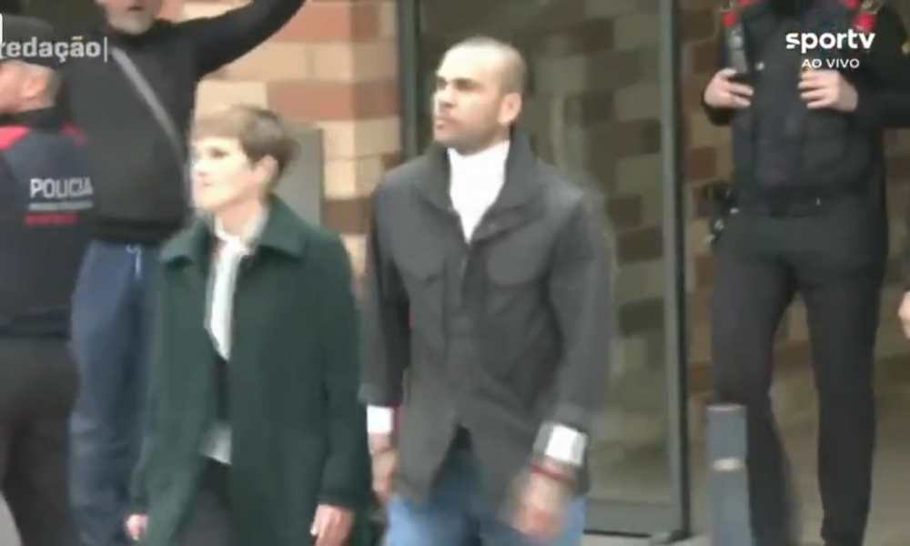 Daniel Alves após deixar a prisão na Espanha, em 2024