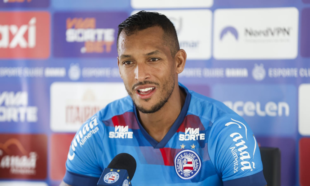 Zagueiro David Duarte em coletiva no CT Evaristo de Macedo