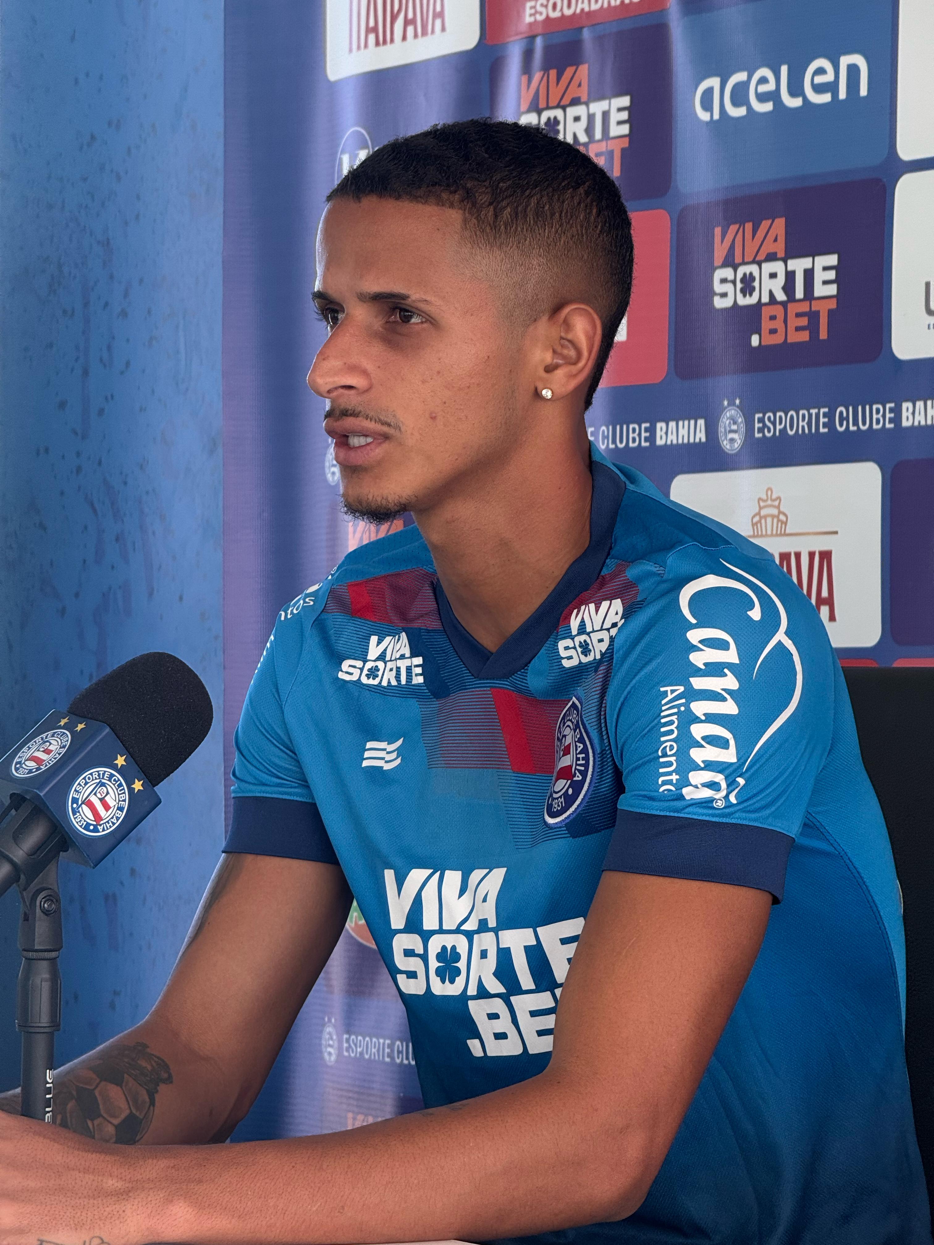 Luciano Juba, em coletiva no CT Evaristo de Macedo