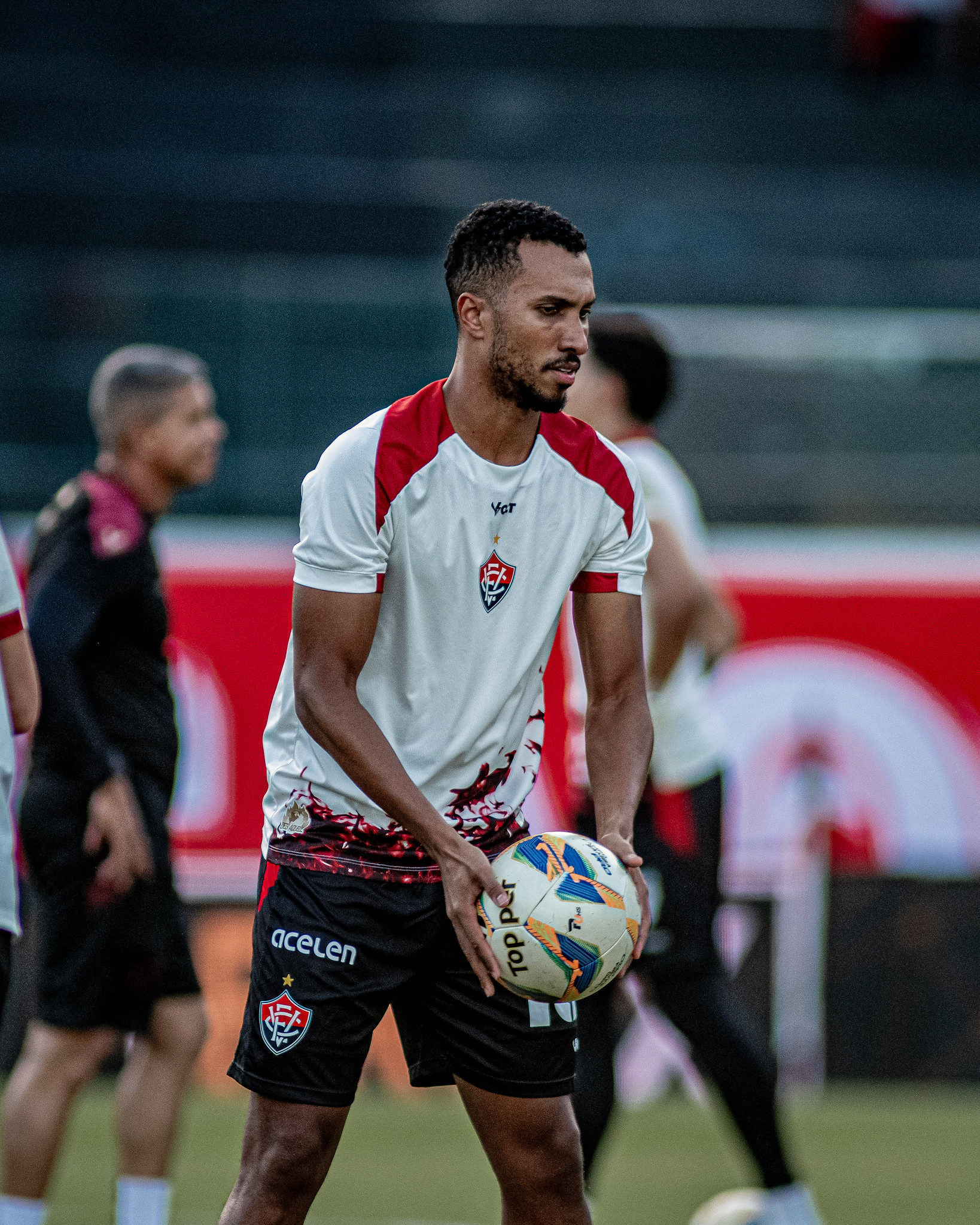 Lucas Braga, durante aquecimento pela semifinal do Baianão 2025
