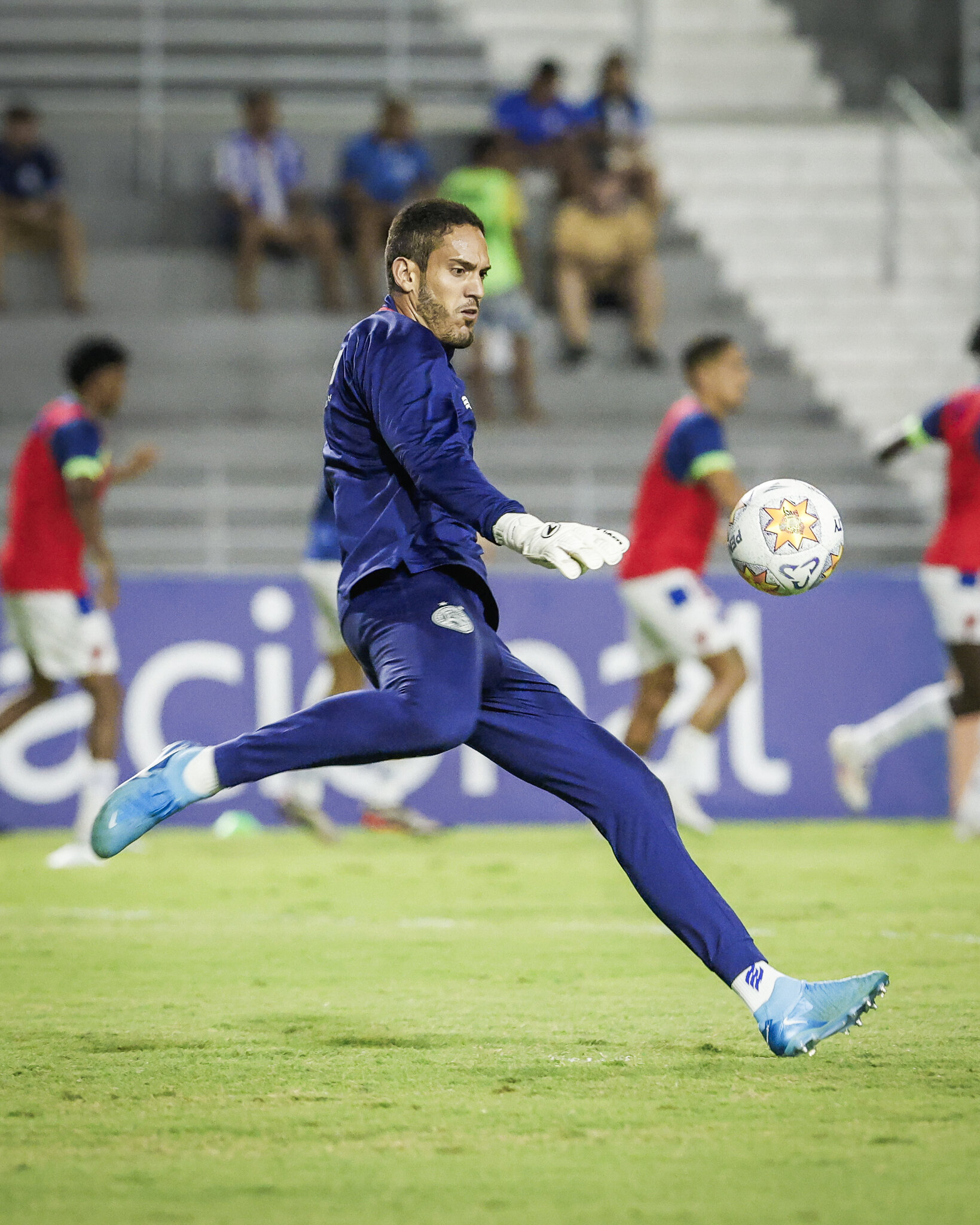 Goleiro Ronaldo, em sua estreia no time do Bahia