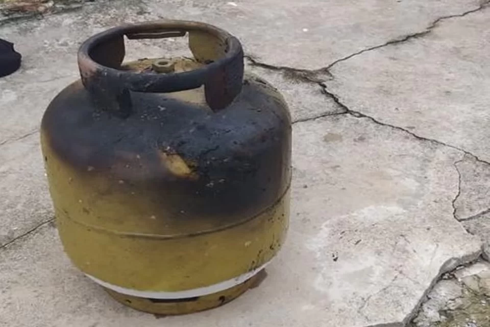 Um homem causou incêndio na casa por causa de um botijão de gás