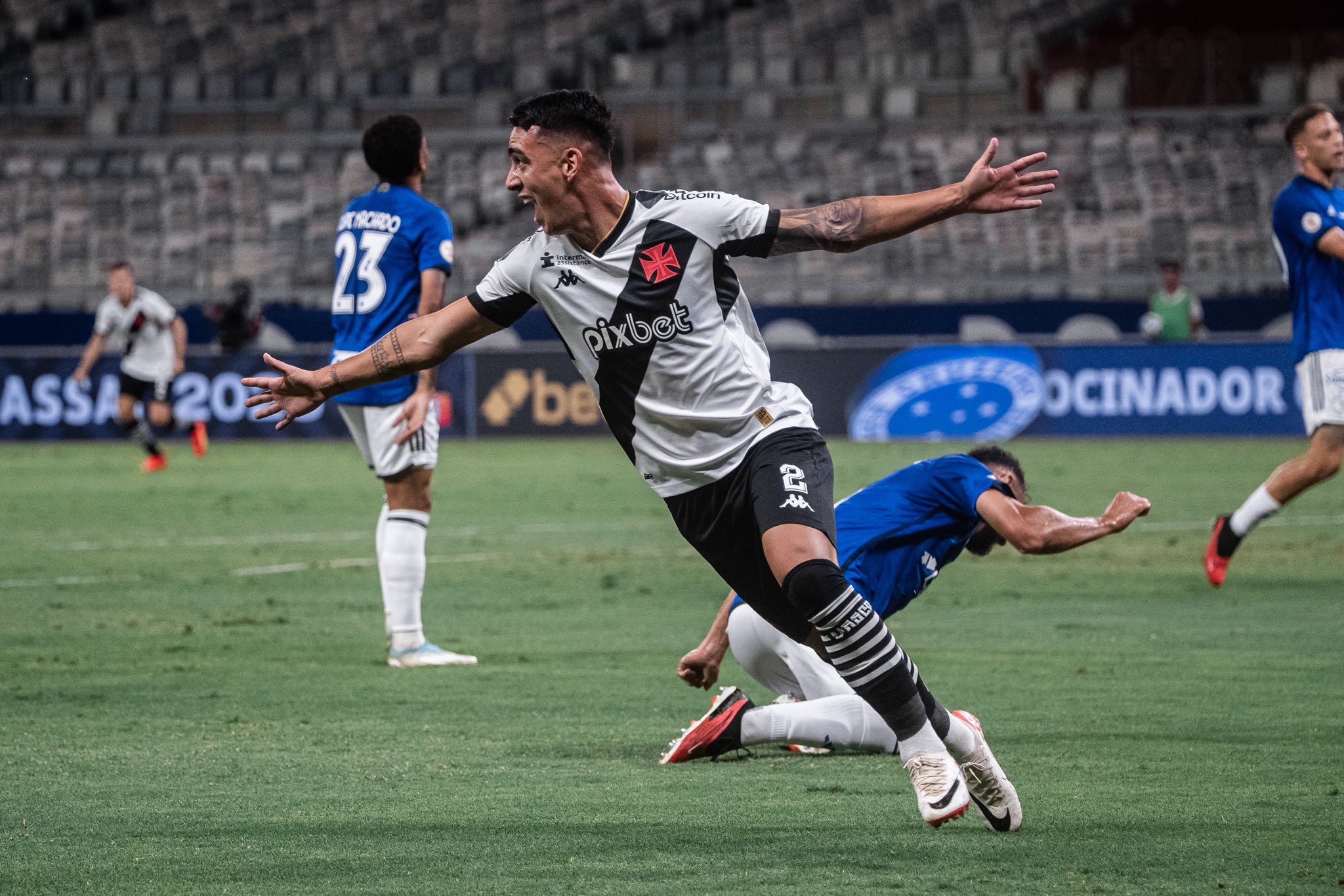 Jogando em casa, Bahia empata com Cruzeiro no Brasileirão