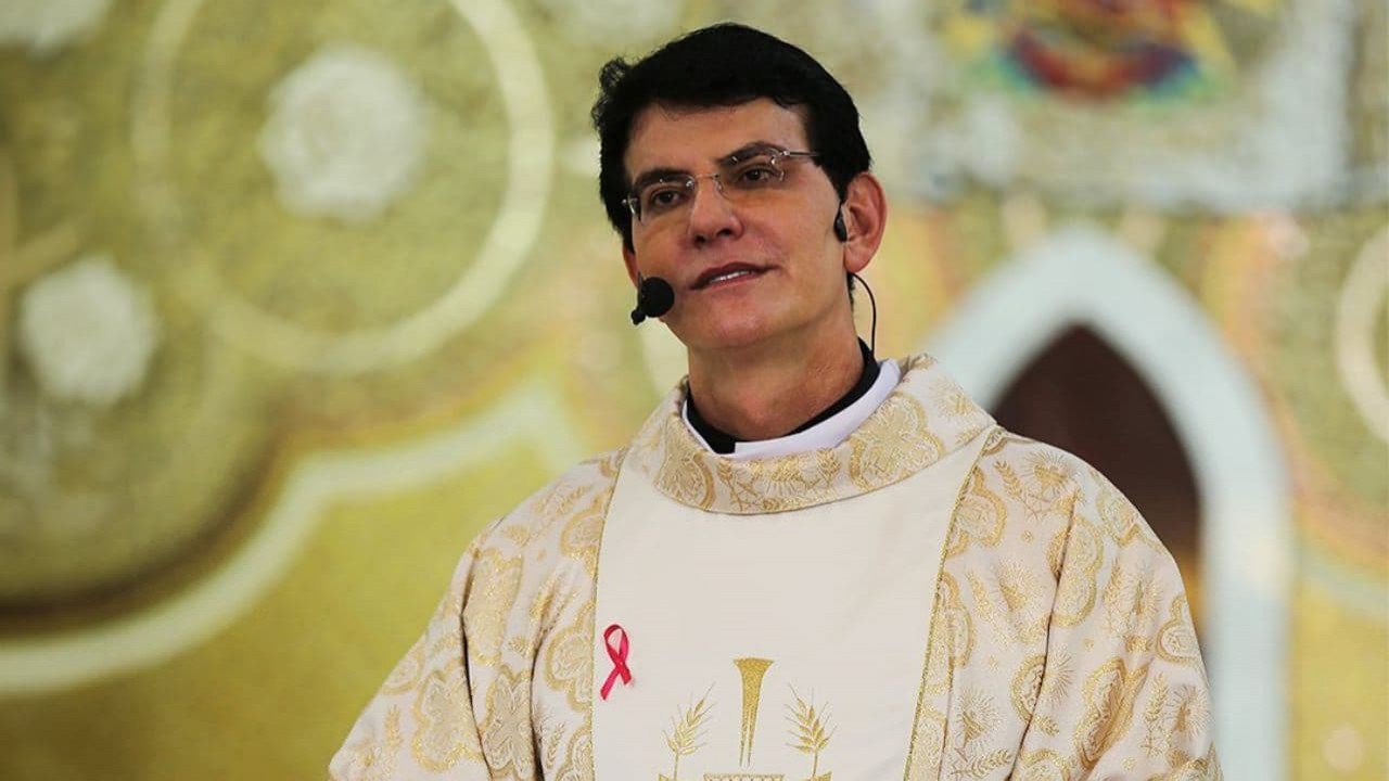 Padre Reginaldo Manzotti é internado às pressas; saiba detalhes