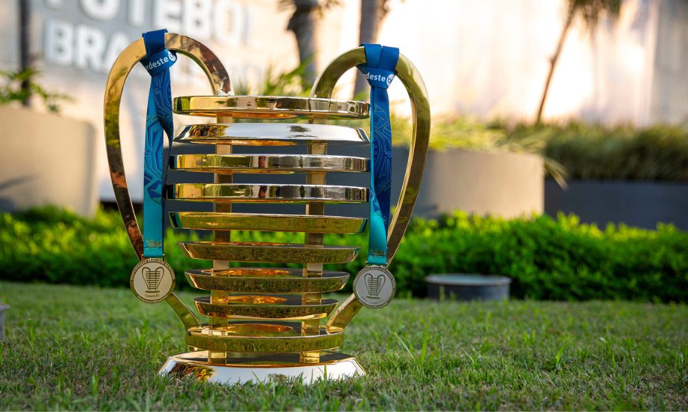 Taça da Copa do Nordeste, conhecida como "Orelhuda"