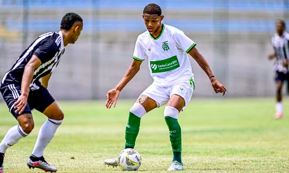 Foto do novo jogador da base do Bahia; Pivete de Aço era promessa no América-MG