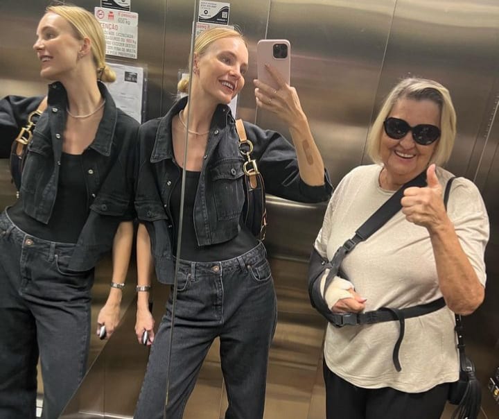 Modelo Carol Trentini e a mãe