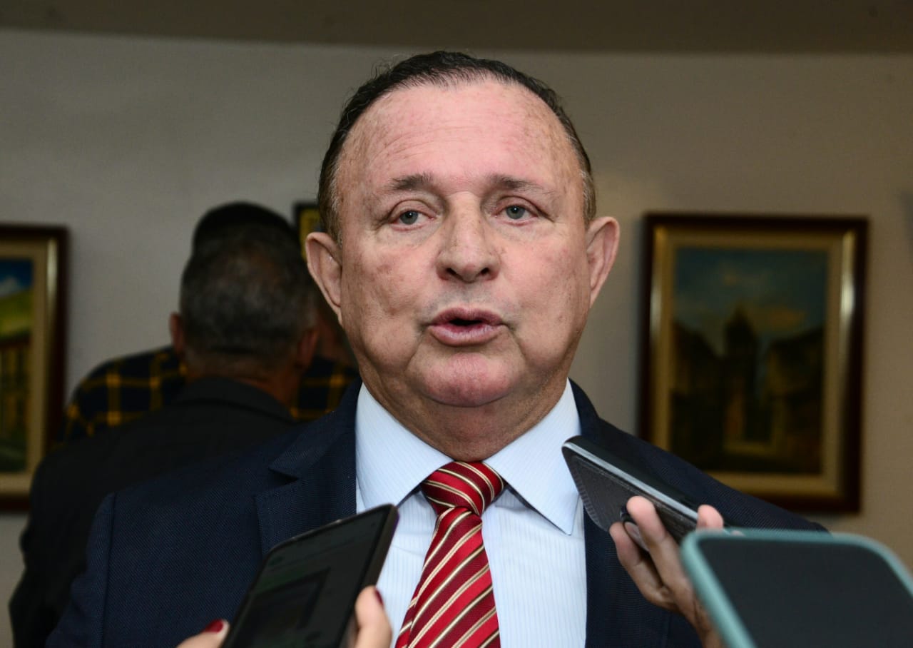 Adolfo Menezes ganha mais força para reeleição à Presidência da ALBA