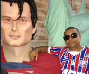 Arquivo Pessoal. Oliveira Santiago faz questão de lembrar que é torcedor raíz do Bahia, dos tempos do xeréu