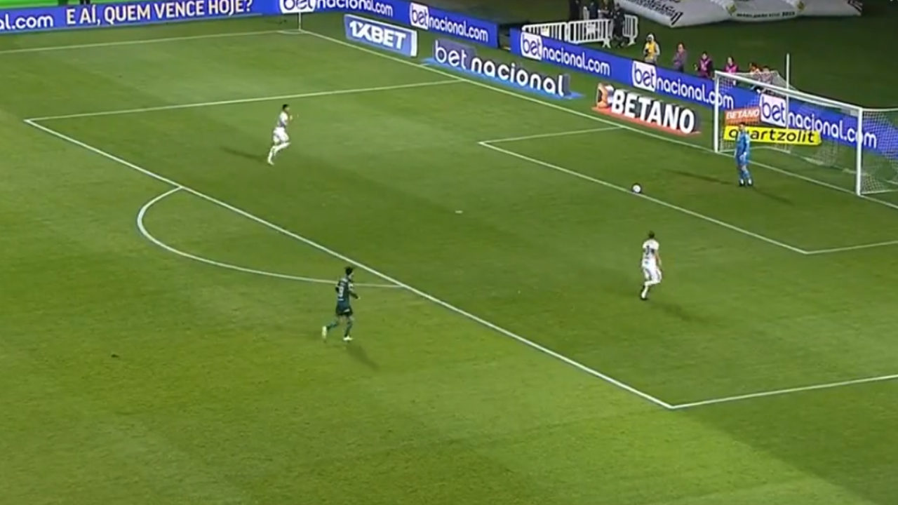 Tiro Meta VÍDEO: Coritiba tenta tiro de meta ensaiado e falha de forma bizarra