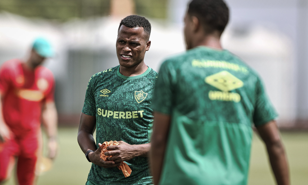 Meia Jhon Arias, durante treino do Fluminense, antes de enfrentar o Vitória