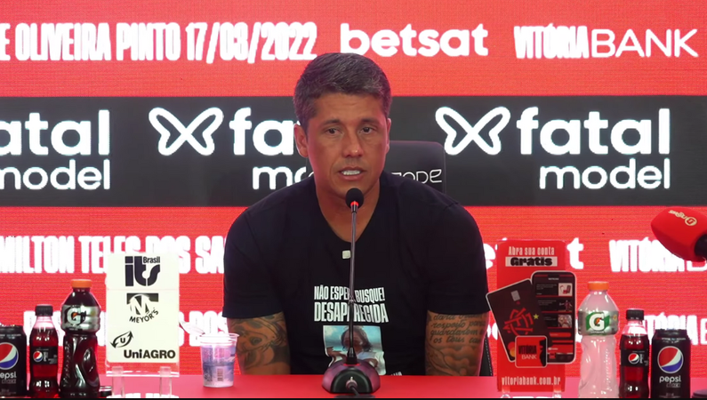 Carpini em coletiva de imprensa após vencer o Fluminense  - TV Vitória BetSat