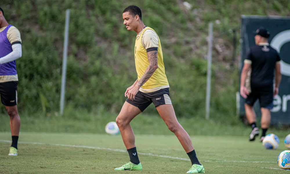 Janderson durante a reapresentação do Vitória