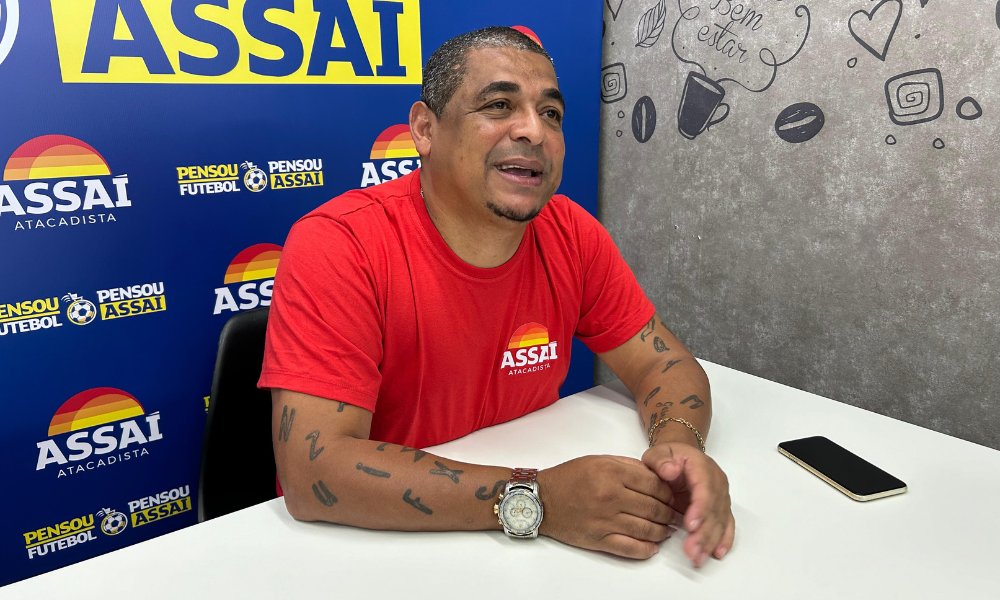 Vampeta, em conversa com a equipe do BNews, durante ação do Assaí Atacadista, em Salvador