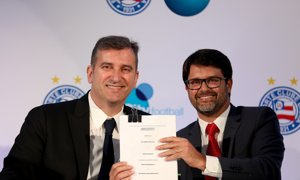 Guilherme Bellintani e Ferran Soriano, CEO do Grupo City, na cerimônia de venda do Bahia