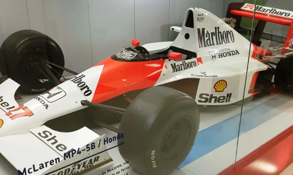Foto do carro de Ayrton Senna MP4/5B