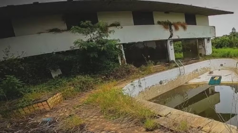 Mansão está abandonada — Foto: Reprodução/Youtube