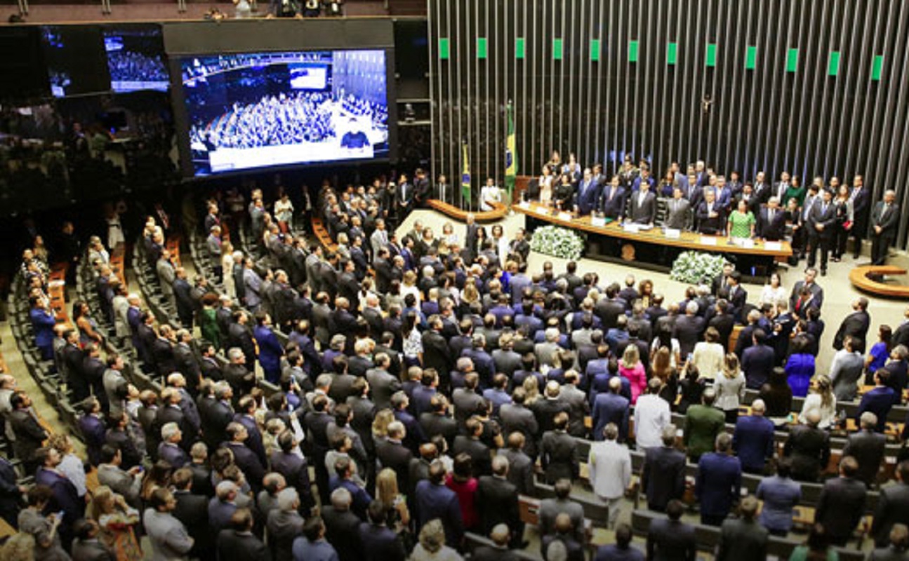 Quanto ganha um deputado federal e quanto custam as 'mordomias' parlamentares? Quanto ganha um deputado federal e quanto custam as 'mordomias' parlamentares?