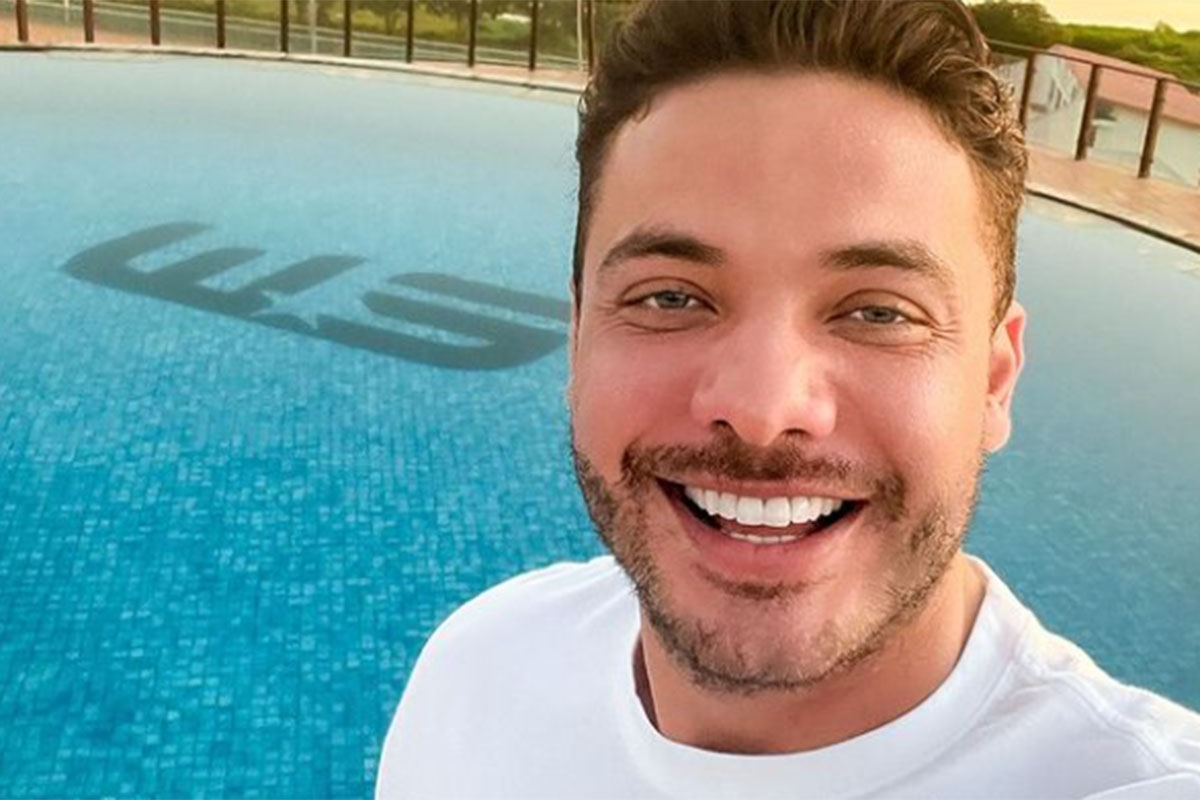 Wesley Safadão é atendente por um dia em sorveteria