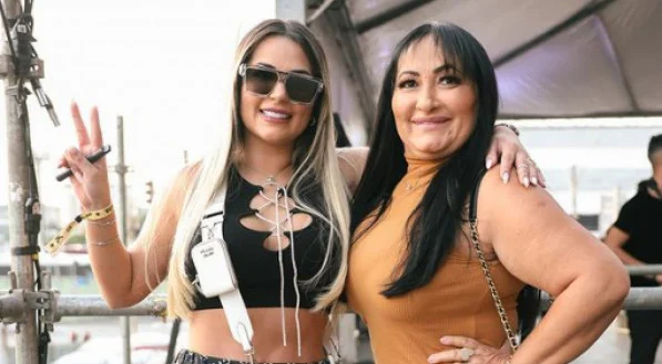 Deolane Bezerra demonstrou preocupação com a saúde da mãe e pediu que ela realizasse exames — Foto: Reprodução/Instagram
