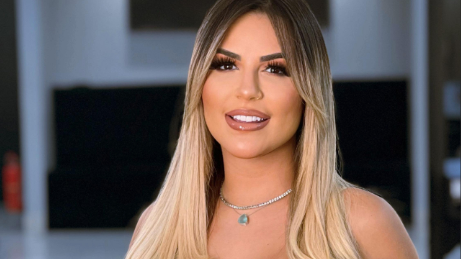 Deolane Bezerra