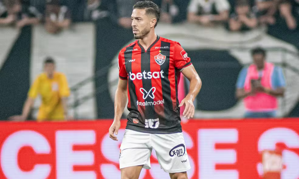 Jean Mota em ação pelo Vitória, contra o Corinthians