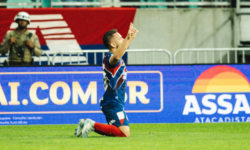 Everton Ribeiro, comemorando gol pelo Bahia contra o Atlético-MG