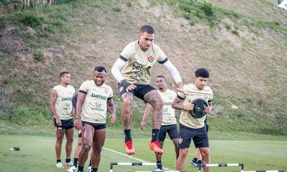 Lucas Esteves durante o treino do Vitória no CT Manoel Pontes Tanajura