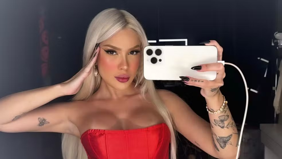 Paixão de Karoline Lima por joias começou após a compra de um anel de ouro, rubi e diamantes avaliado em quase R$ 16 mil - Foto: Instagram/@karolinel