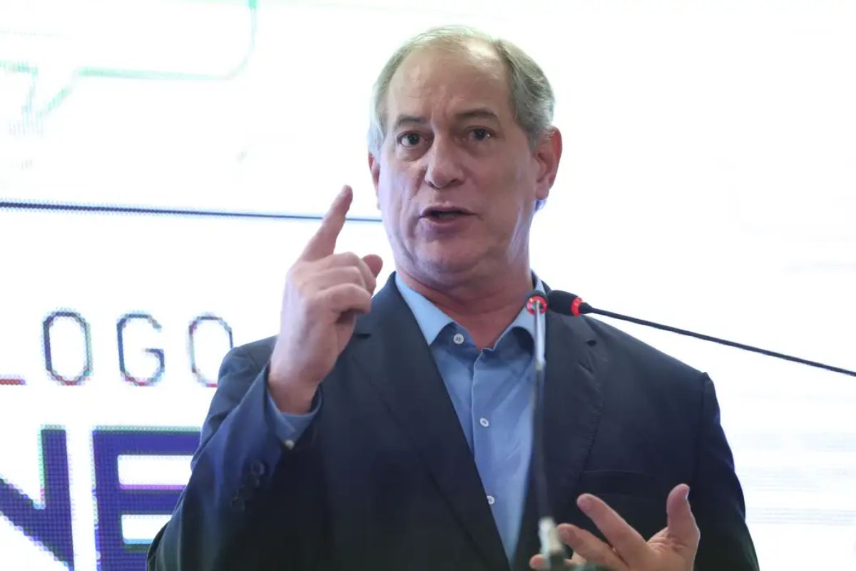 Ciro Gomes aciona MP contra pichação de facção que o proíbe de fazer campanha; veja foto - QTU Questões do Universo