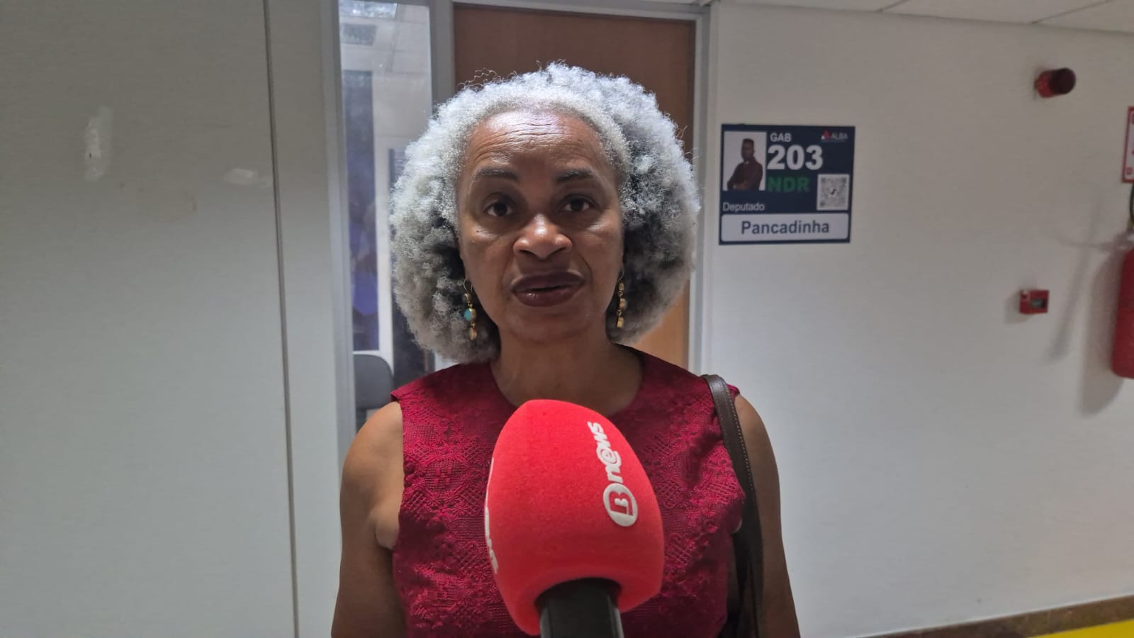 Olívia Santana é hospitalizada às pressas e preocupa aliados; deputada já recebeu alta - QTU Questões do Universo