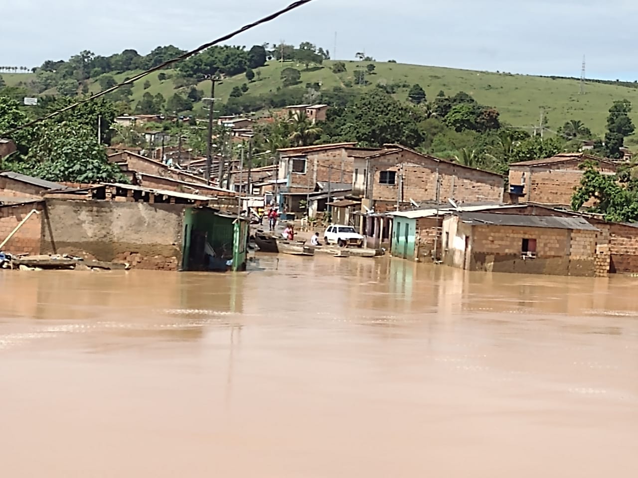 Cidade de Itamaraju fica inundada após forte chuva