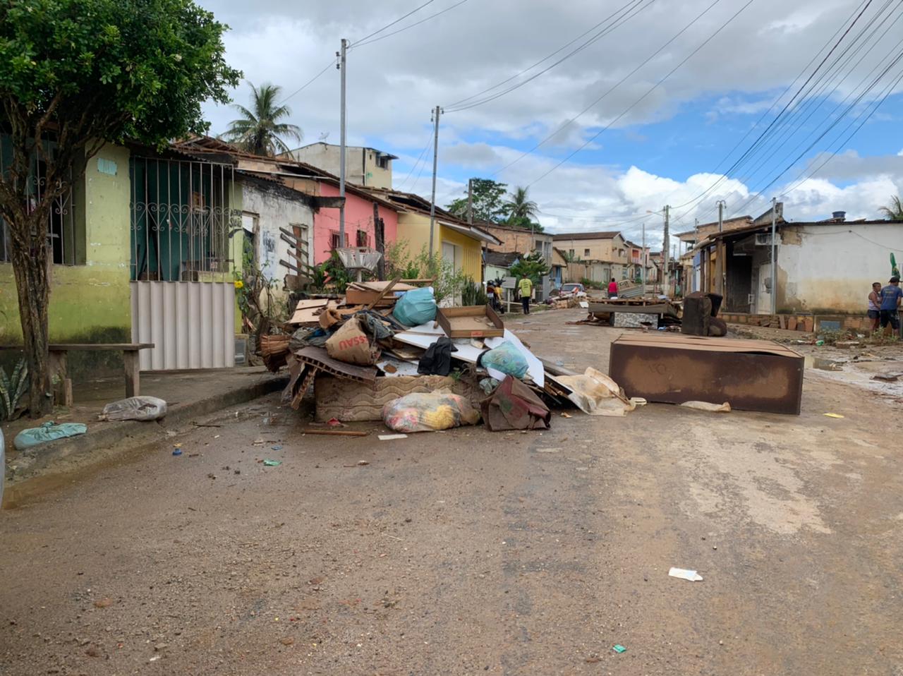 Rua Visconde do Rio Branco foi uma das mais atingidas pelas chuvas em Itamaraju