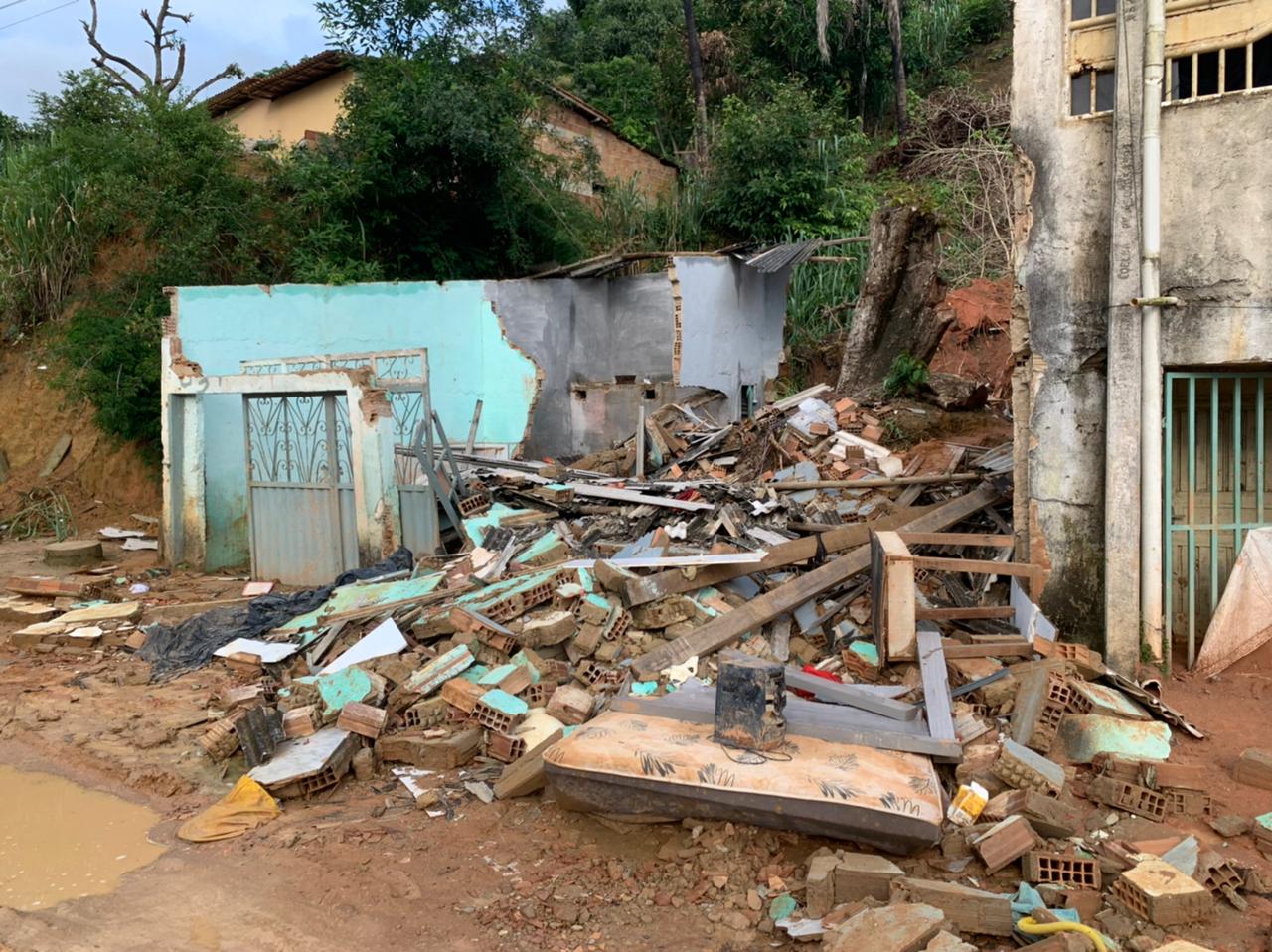 Casas desabam em Itamaraju