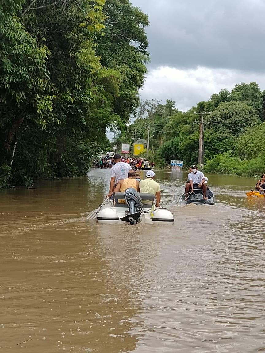 Marinha transporta funcionários e pacientes 