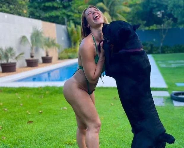 Paolla Oliveira e Marley (Foto: Instagram/ @paollaoliveirareal/ Reprodução)