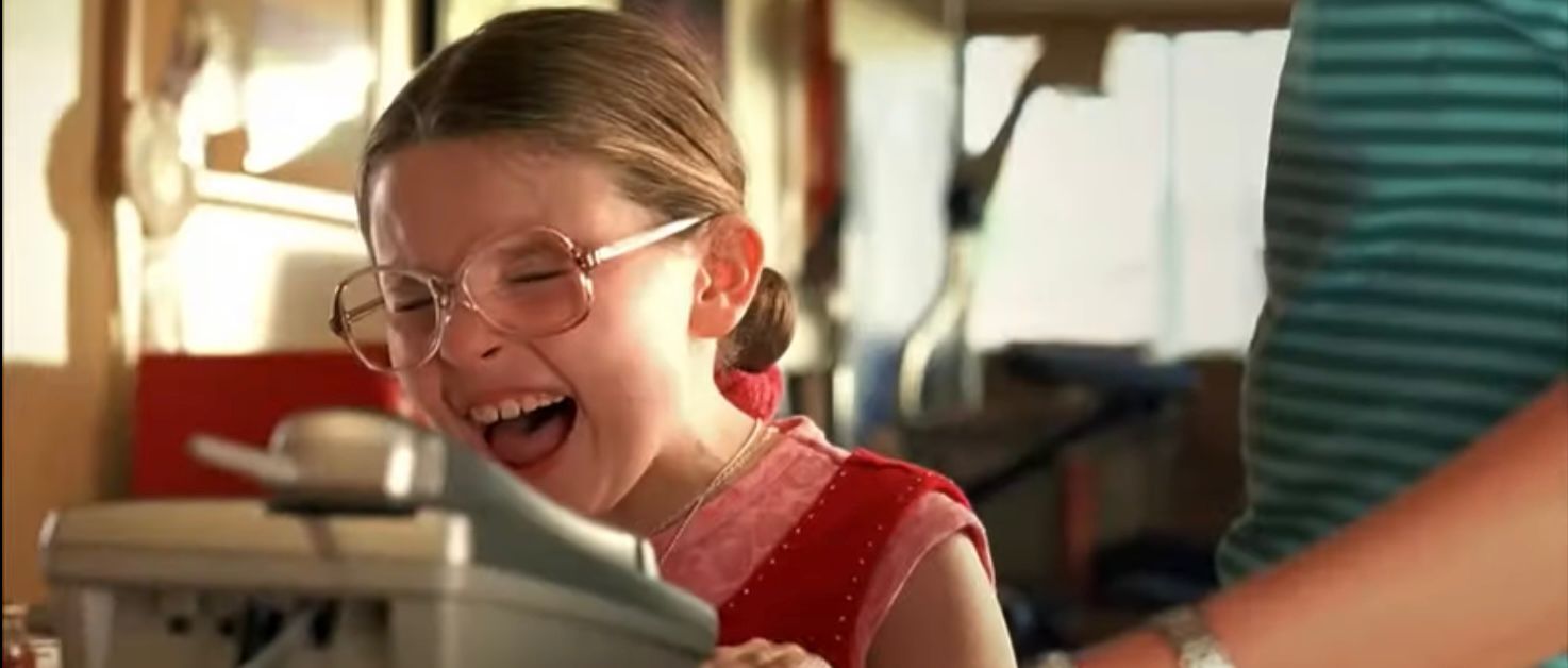 A atriz em Pequena Miss Sunshine (2006) - Reprodução: YouTube