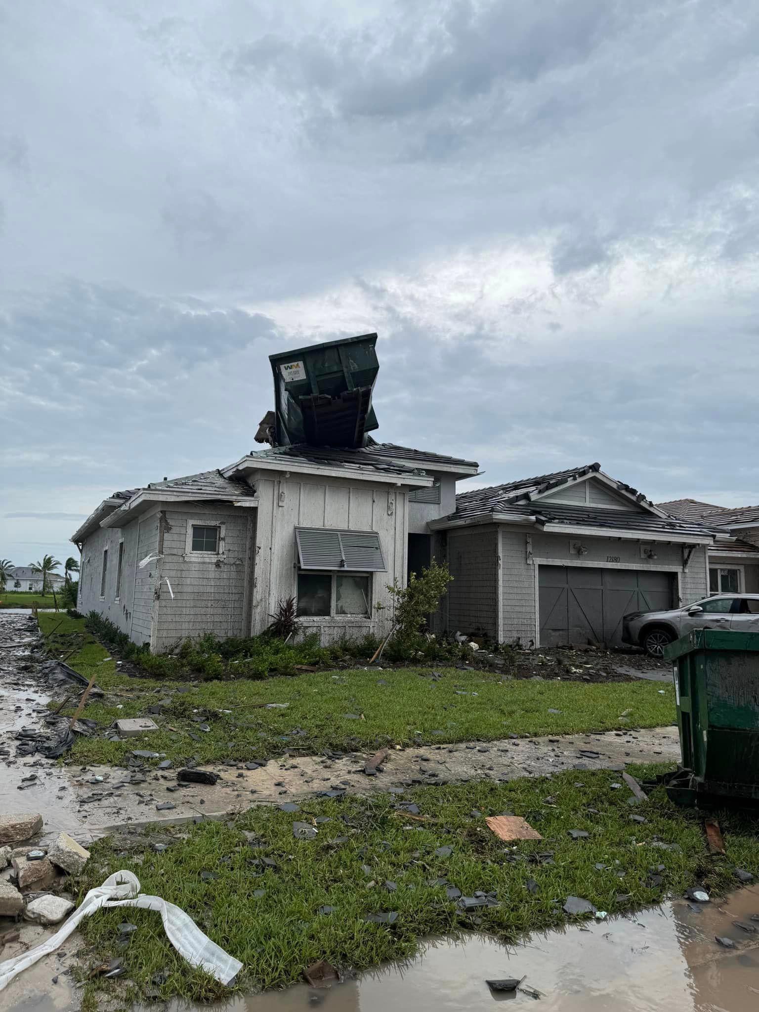 Rastro de destruição na cidade onde moral casal baiano, nos Estados Unidos (Foto: Arquivo pessoal)